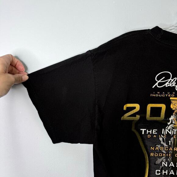 Dale Earnhardt NASCAR 2010 Inagural Class Hall of Fame Graphic T-Shirt Men's M - Picture 11 of 12